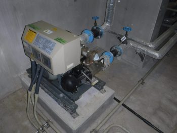 練馬区にて給水加圧ポンプユニットの取替